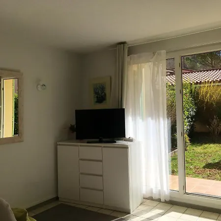 Maison D'une Avec Piscine Partagee Et Jardin Clos A Les Bains 디뉴레뱅