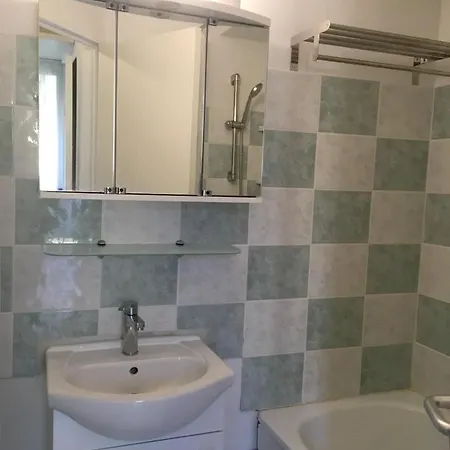 Maison D'une Avec Piscine Partagee Et Jardin Clos A Les Bains *