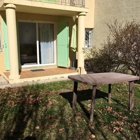 Maison D'une Avec Piscine Partagee Et Jardin Clos A Les Bains 펜션 디뉴레뱅